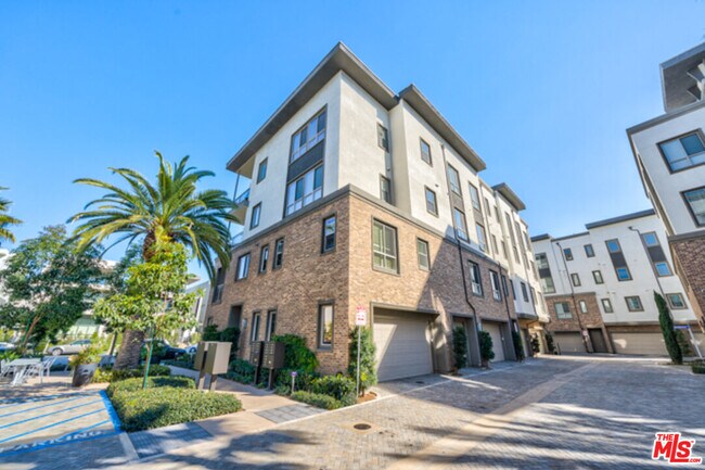 Foto del edificio - 5837 Village Dr