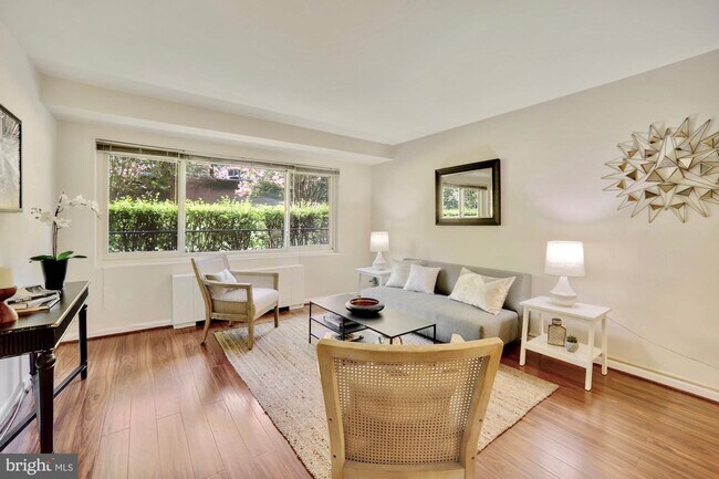 Foto del edificio - 4201 Cathedral Ave NW