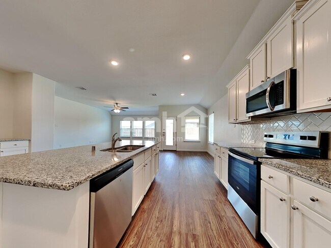 Building Photo - 463 Silverstone Dr