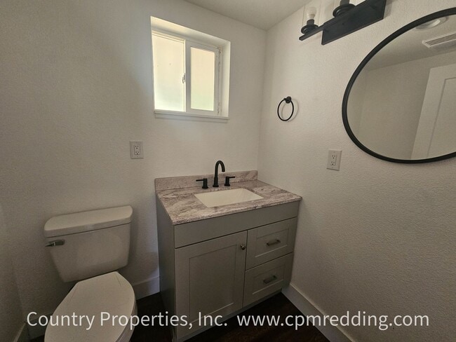 Foto del edificio - Remodeled Spacious House with Shop on 5 Ac...