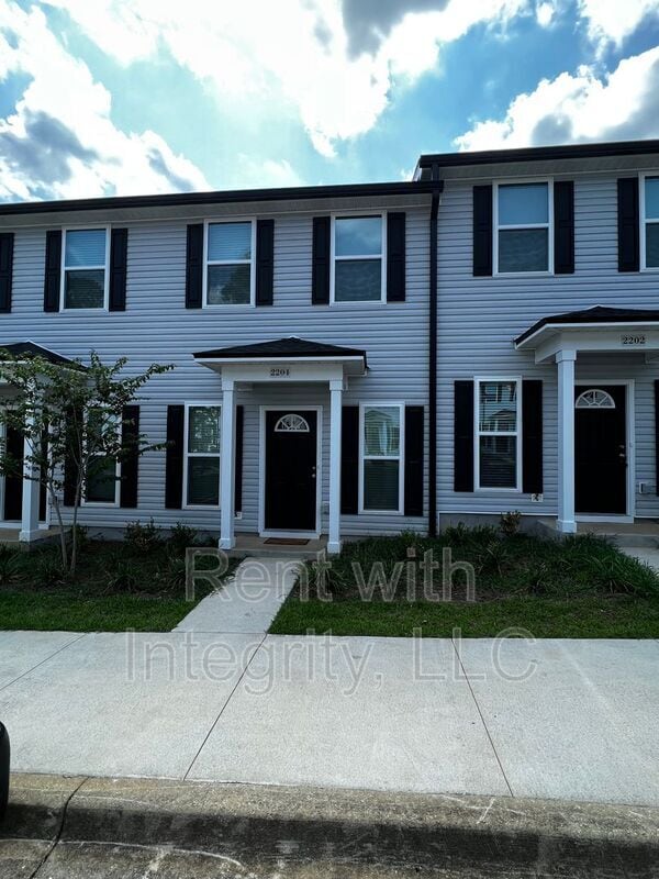 Building Photo - 2204 Del Carmel Way