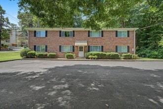 Building Photo - 2430 Coosawattee Dr NE