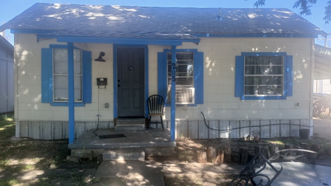 Building Photo - 205 N 21st St