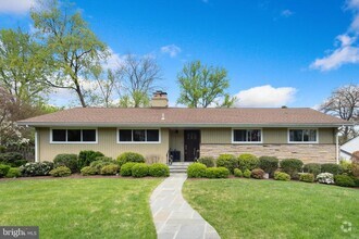 Building Photo - 1404 Middlebury Dr