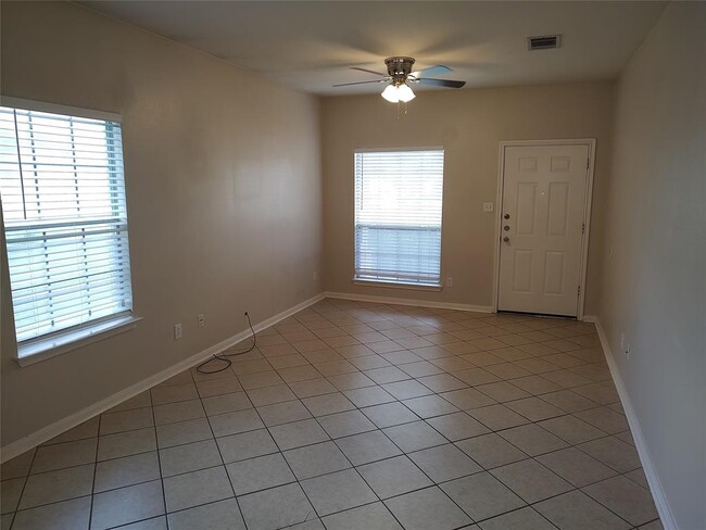 Building Photo - 2206 S Bagdad Rd