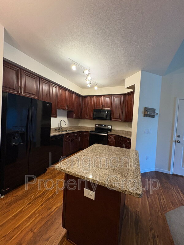 Foto del edificio - 804 Summer Hawk Dr