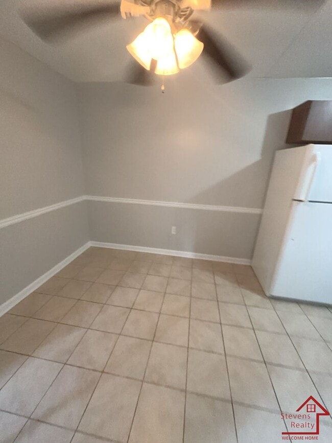 Building Photo - 915 S Seminole Dr