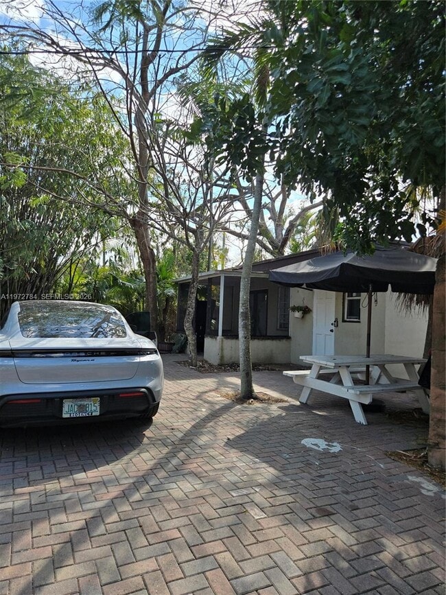 Foto del edificio - 1445 N Andrews Ave