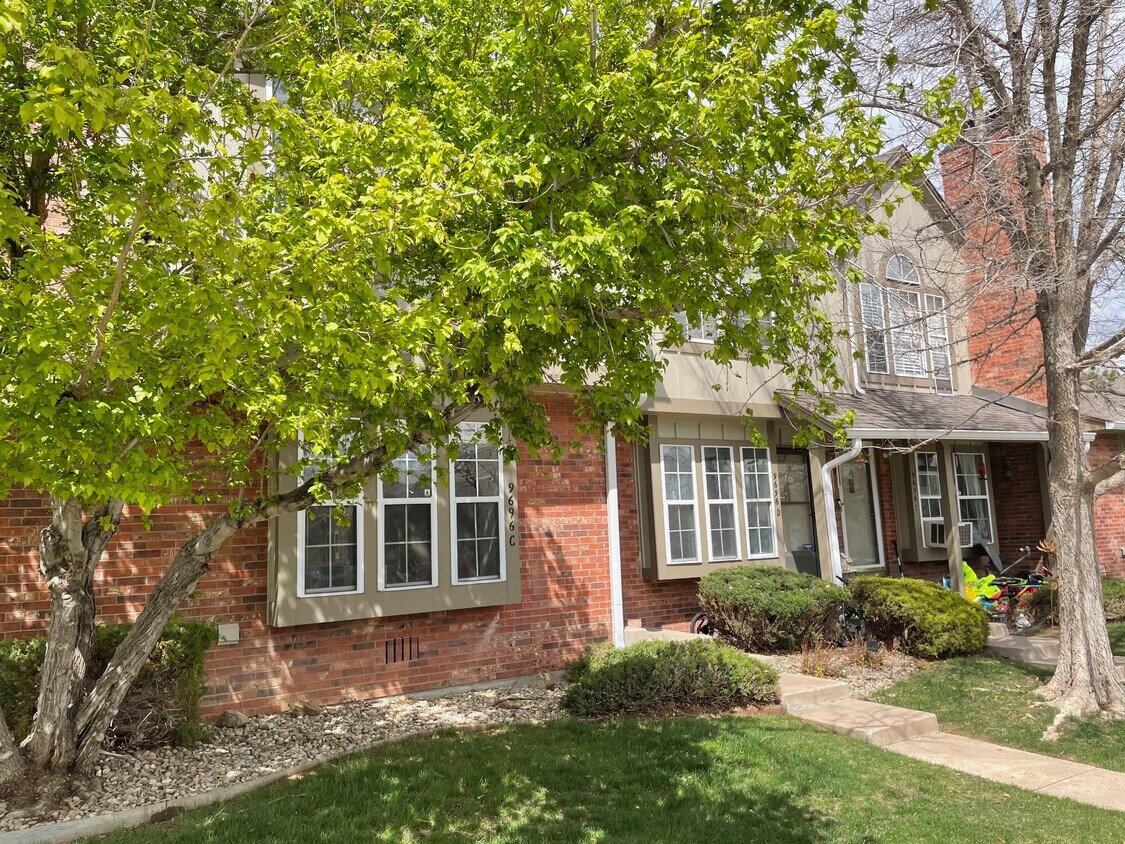 Foto principal - 9696 W Chatfield Ave