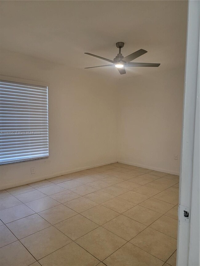 Foto del edificio - 17500 NW 68th Ave