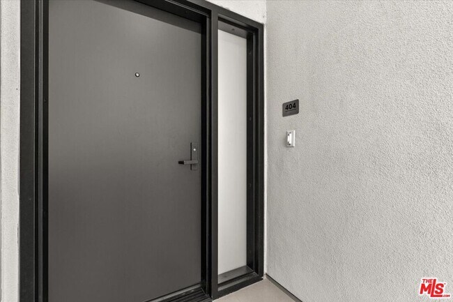 Foto del edificio - 1257 N Sweetzer Ave