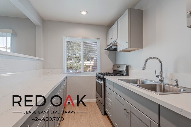 Foto del edificio - 825 Westbourne Dr