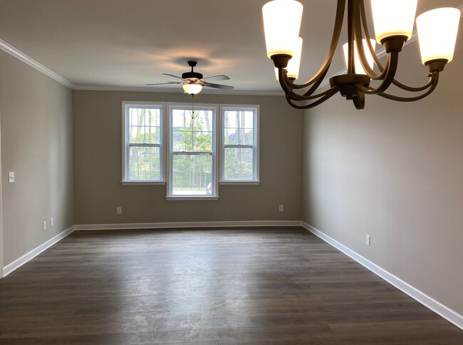 Sala de estar - 729 Carraway Garden Dr