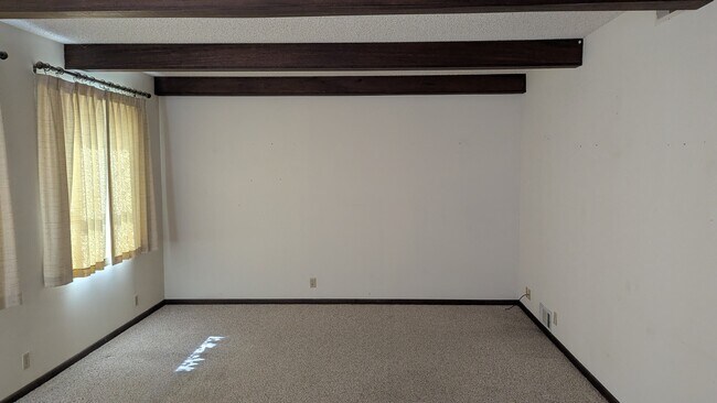 Living Room - 425 McClellan St