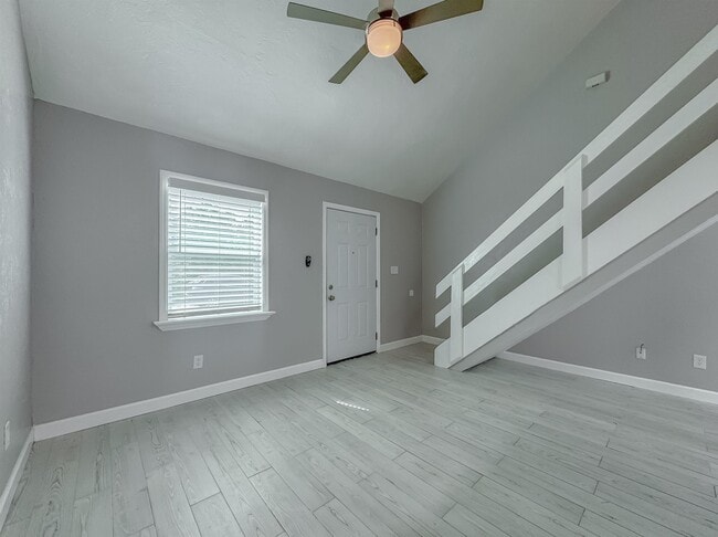 Building Photo - 934 S Lipona Rd
