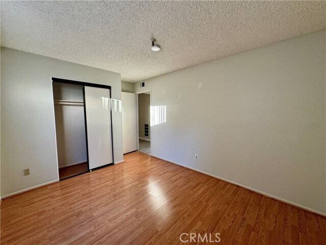 Building Photo - 987 E Del Mar Blvd