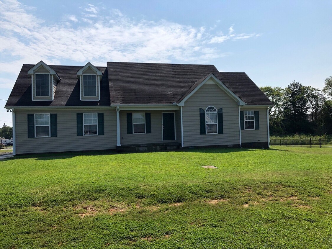 3 bedroom 2 bath with unfinished Area-Storage - 3 bedroom 2 bath with unfinished Area-Storage