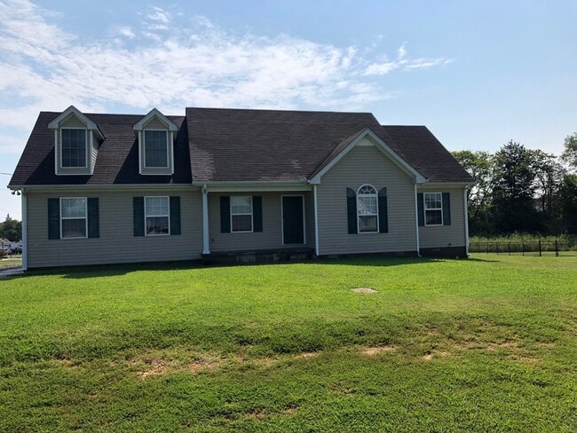 3 bedroom 2 bath with unfinished Area-Storage - 3 bedroom 2 bath with unfinished Area-Storage House