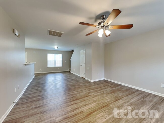 Foto del edificio - 9514 Parkridge Dr