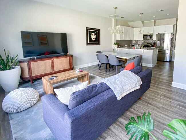 Foto del edificio - Beautiful Townhome at Manordale - LEASE TA...