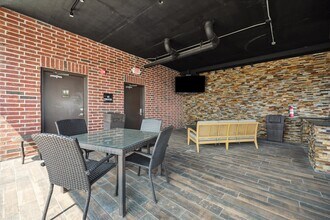 Building Photo - 1111 Studewood St