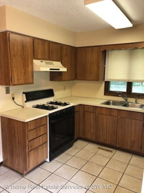Building Photo - 3 br, 2 bath House - 2040 S Broadway