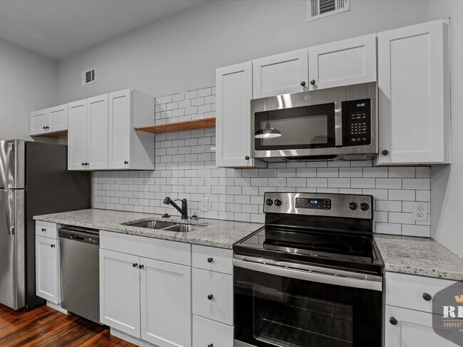 Building Photo - 212 Seventh Ave