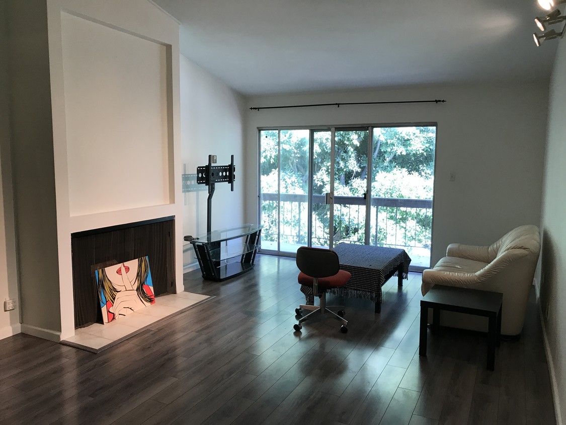 Family Room - 440 Veteran Ave