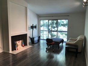 Building Photo - 440 Veteran Ave