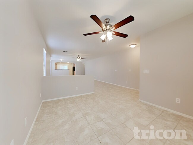 Foto del edificio - 15456 W Desert Mirage Dr