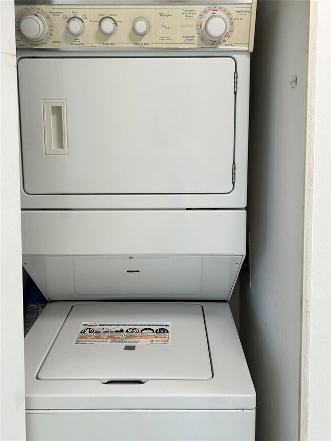 Foto del edificio - 9511 Weldon Cir