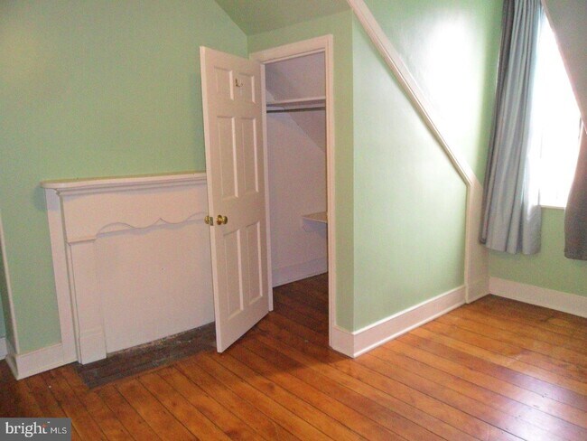 Building Photo - 208 Delaware St