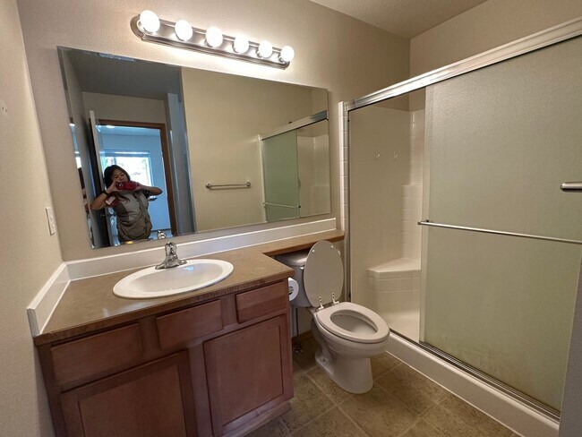 Building Photo - Spacious Coeur d'Alene Townhouse