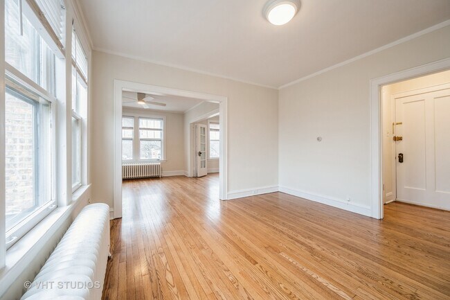 Foto del edificio - 964 Green Bay Rd