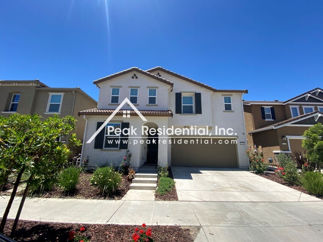 Foto principal - Newer North Natomas 4bd/3ba Home!