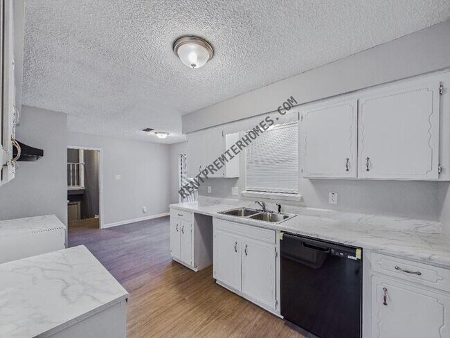 Foto del edificio - 4913 Foxrun Cir