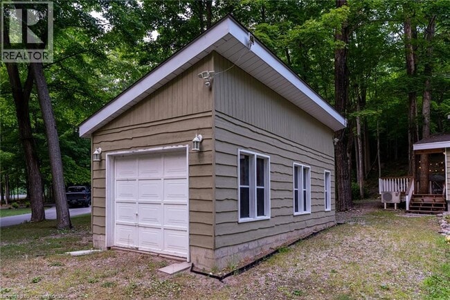 Building Photo - 105 Silver Birch Dr