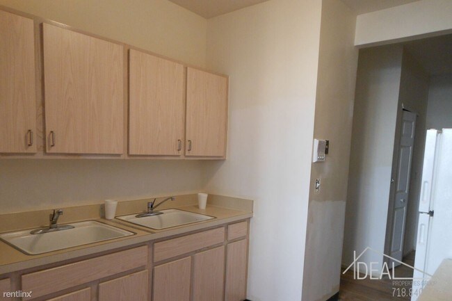 Foto del edificio - 275 Willoughby Ave