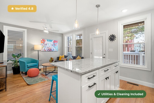 Foto del edificio - Furnished Private Bedroom in East Boston