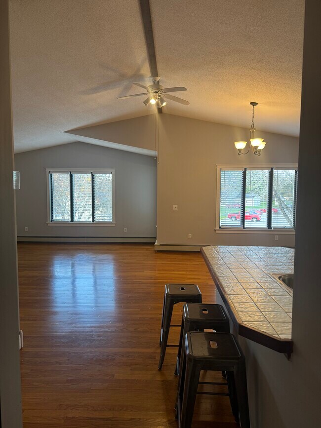 Building Photo - 35 Husson Ave