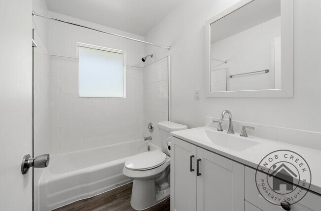 Foto del edificio - 1138 Highland Dr