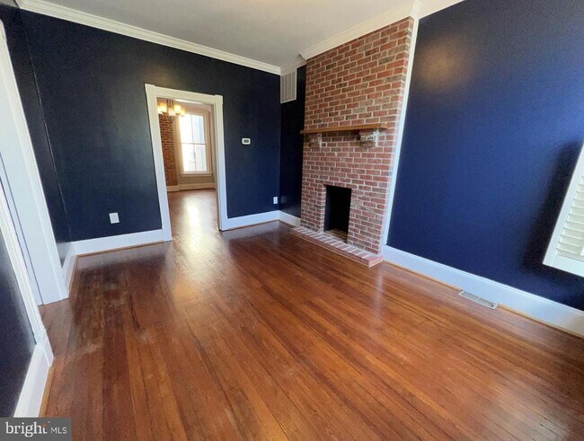 Foto del edificio - 103 E 7th St