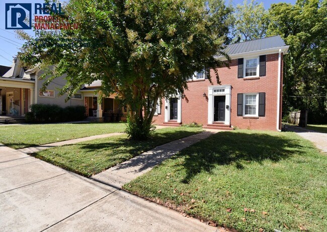 Building Photo - Great 2 bedroom, water included! Walk to downtown M'boro!