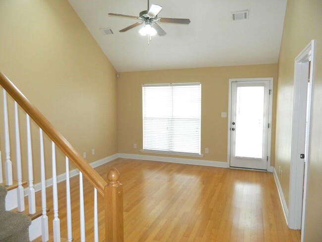 Foto del edificio - Townhome for Rent - 905 Bryans Way Groveto...