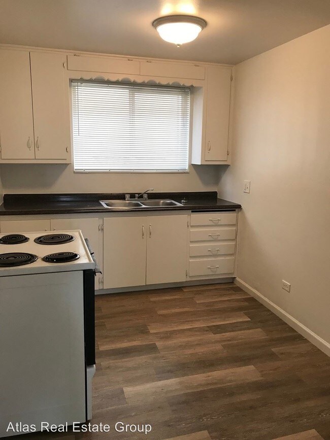 Building Photo - 1592 Lansing St