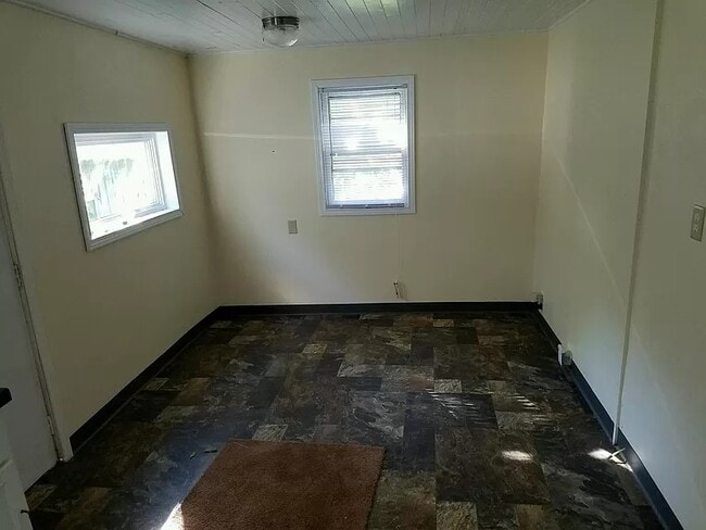 Building Photo - 333 E Greenview Ave