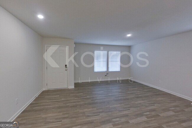 Building Photo - 254 York Ln