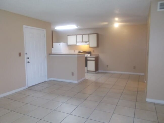 Building Photo - 1 Bed 1 Bath In Kissimmee
