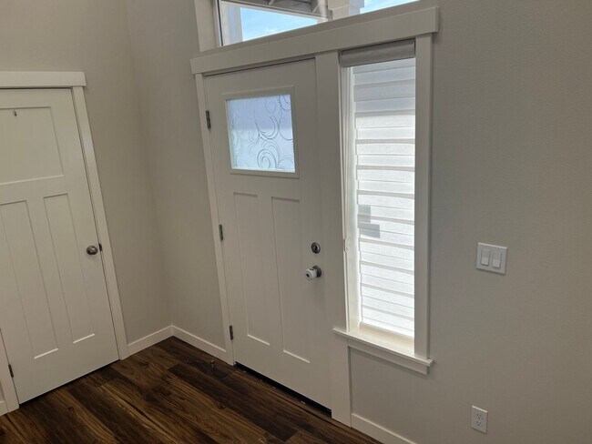 Foto del edificio - Available Now, CK School District