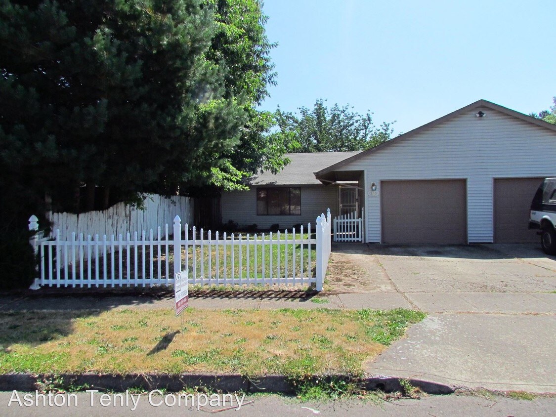 Primary Photo - 3 br, 1.5 bath House - 335 S Cherry Dr